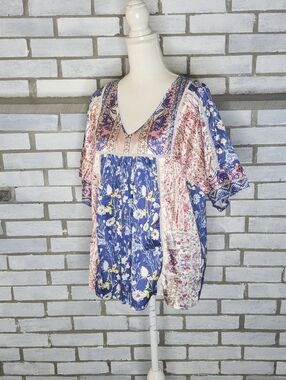 • C.O.Z.Y Shopcozy Women’s Satin Floral V-Neck White Peekaboo Stitching Blouse M